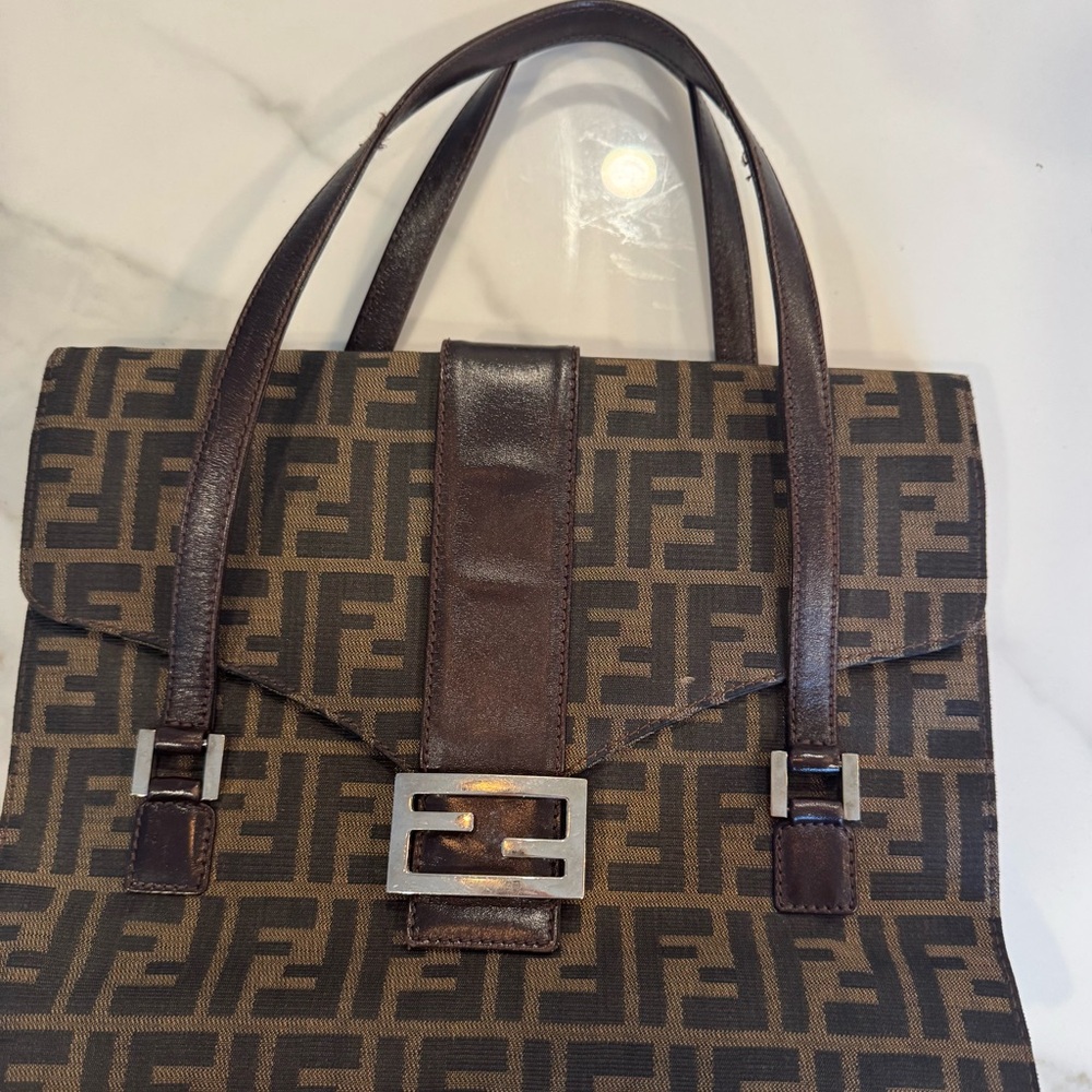 Vintage Authentic FENDI Handbag. Very gently worn. No signs of wear and tear.